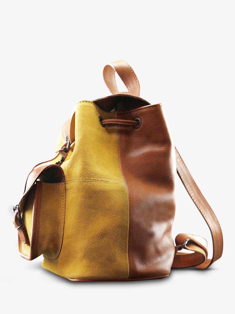 Foto-Seitenansicht-Rucksack-Leder-Damen-braun-LeBaroudeur-Pampa-Natur-Honig-Paul-Marius-m39-ol-y
