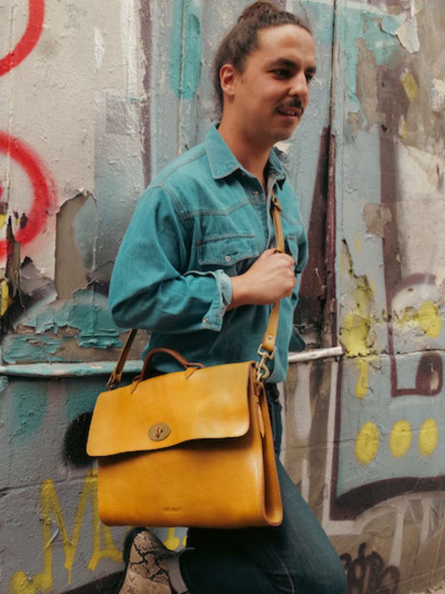 Foto-Rückansicht-Aktentasche-Leder-braun-LeColporteur-Honig-Öl-Paul-Marius-M13-ODY