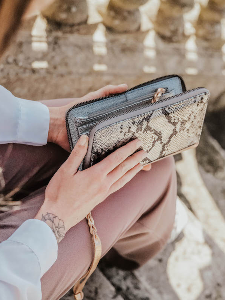 Foto-Seitenansicht-Brieftasche-Leder-Damen-LePortefeuille-Charlotte-Aphrodite-Paul-Marius-M63-APH