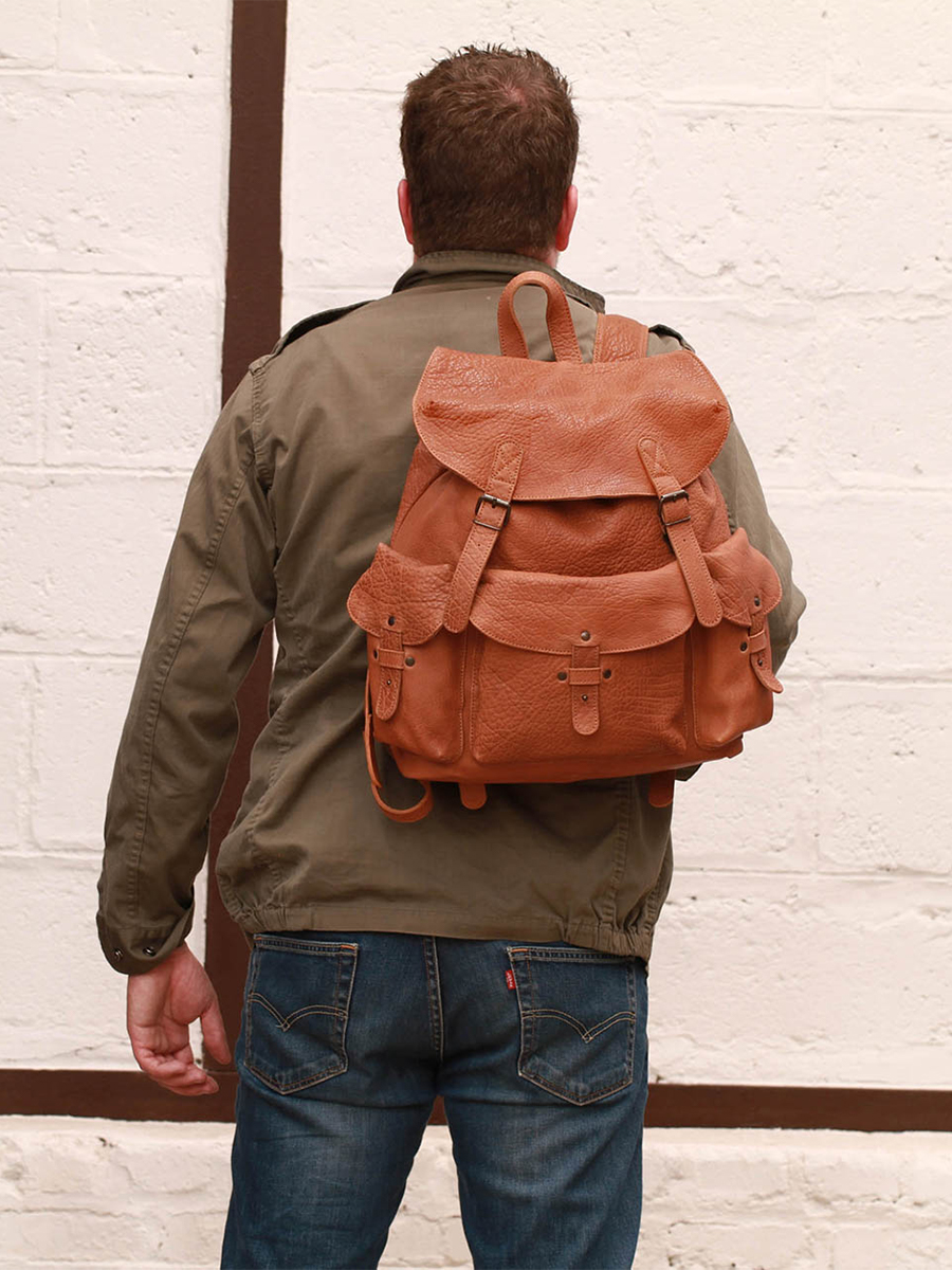 foto-tasche-rucksack-aus-leder-beige-lemeridien-sable-paul-marius-m38-n