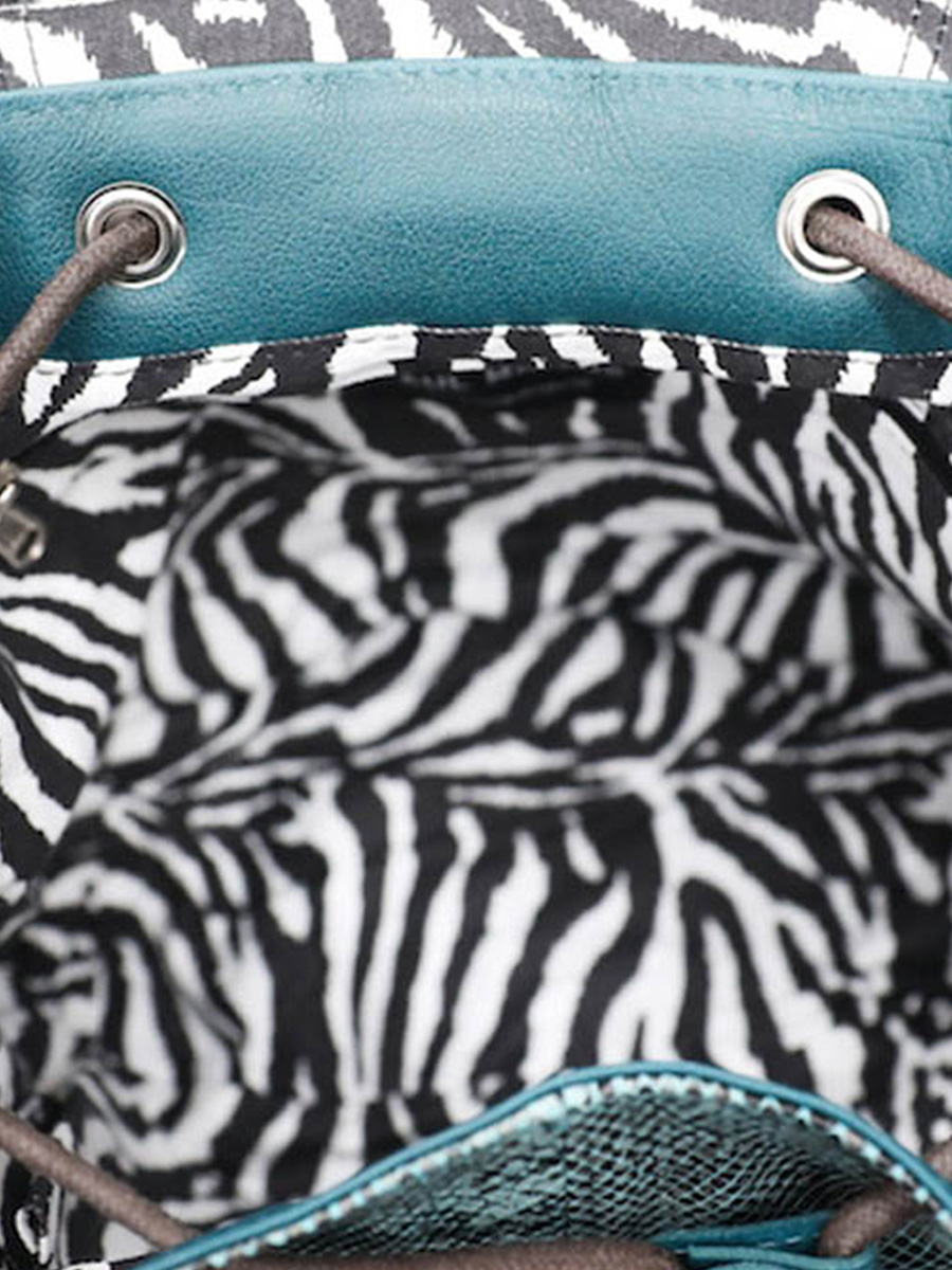 Foto-Seitenansicht-Rucksack-Leder-Damen-blau-silber-LeBaroudeur-Chimere-blau-poolblau-silber-Paul-Marius-M40-CH-BLU-S