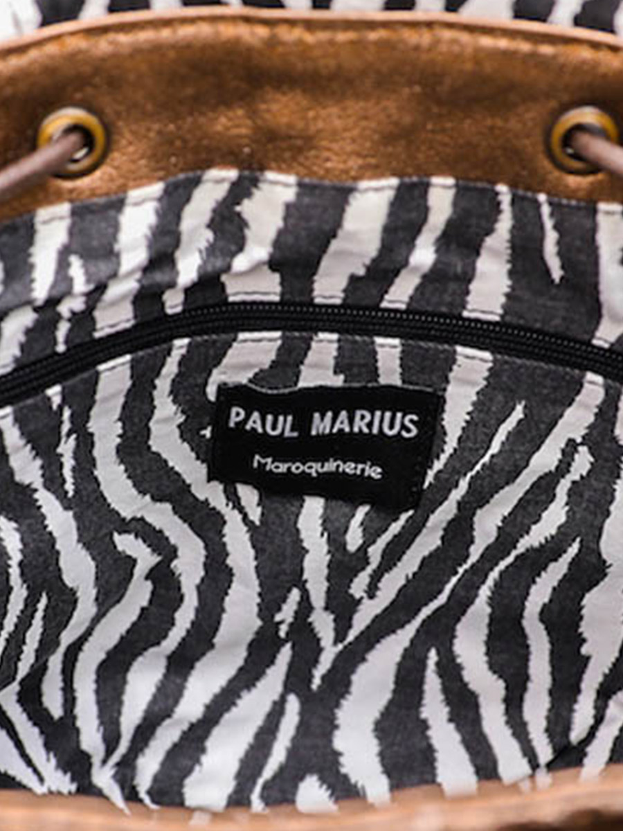 Foto-Seitenansicht-Rucksack-Leder-Damen-Kaki-Kupfer-LeBaroudeur-Chimère-Kaki-Kupfer-Paul-Marius-M40-CH-K-C