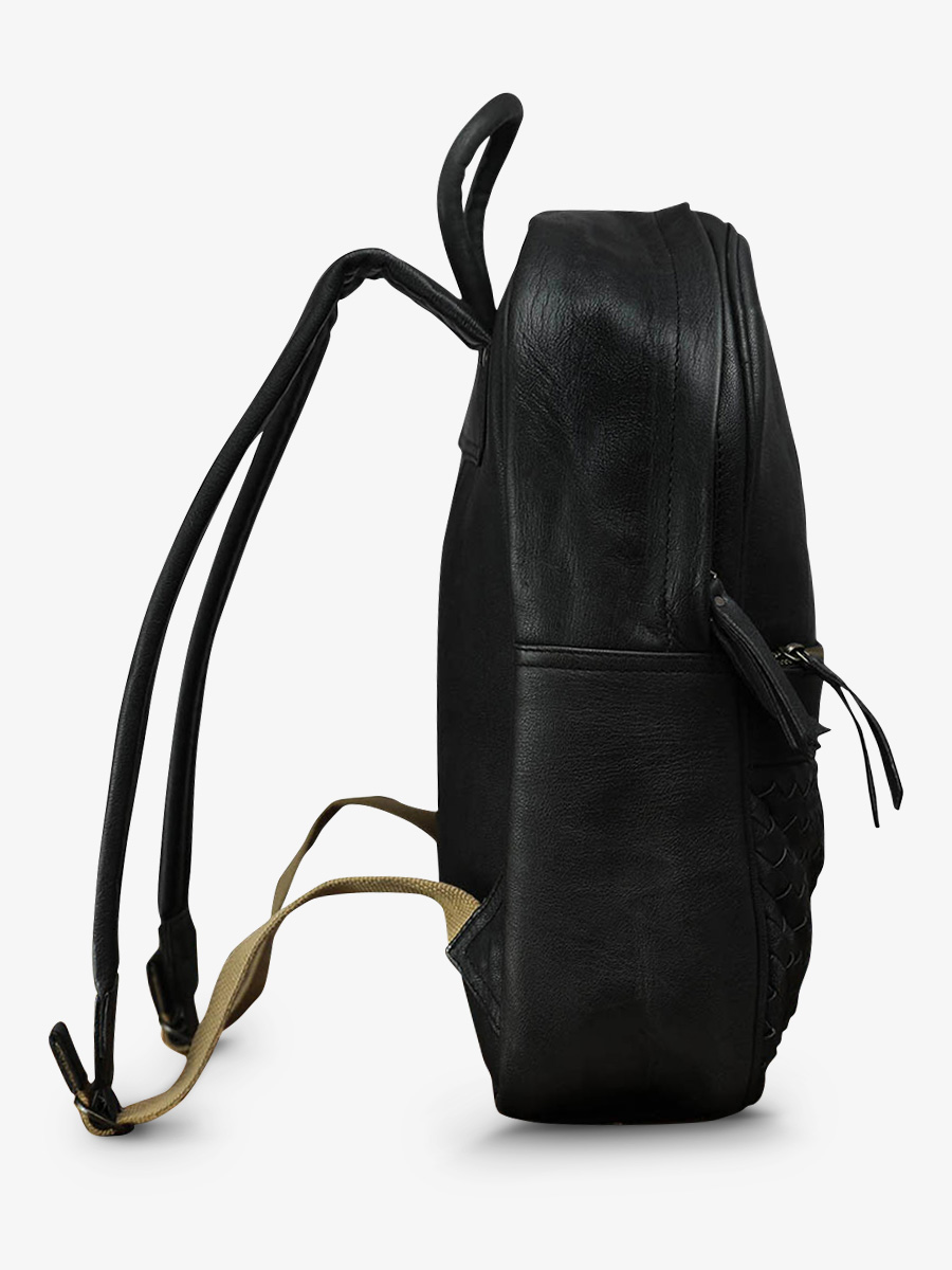 foto-ansicht-von-der-seite-rucksack-aus-schwarzem-leder-lebordelais-noir-paul-marius-m201w-b