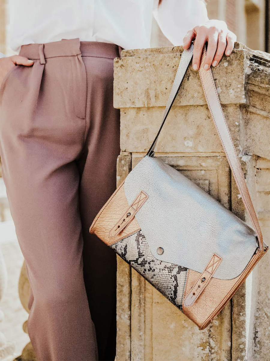 Foto-Tragegurt-Umhängetasche-Leder-Damen-lindispensable-aphrodite-paul-marius-w08-aph