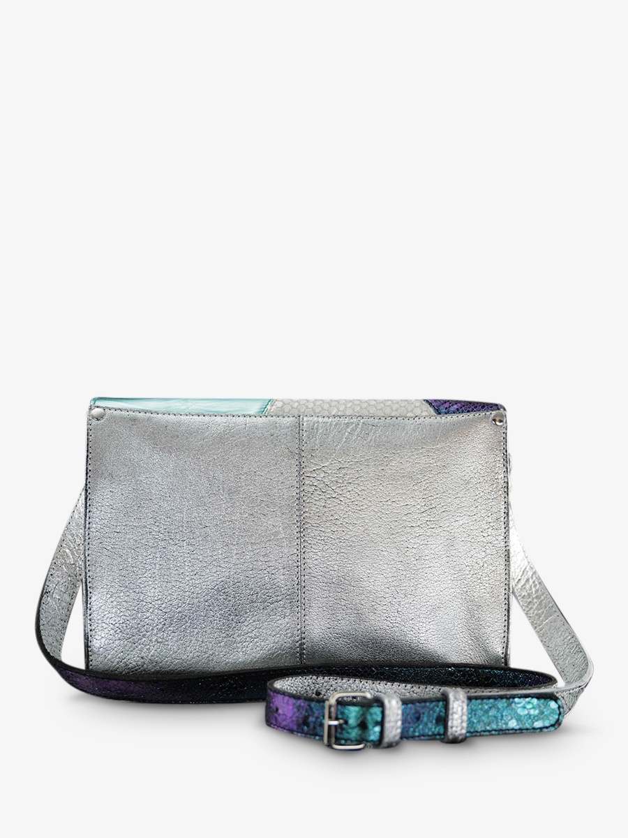 Foto-Rückansicht-Umhängetasche-Leder-Damen-blau-weiß-lindispensable-chimere-fleece-paul-marius-w08-ch-s-blu