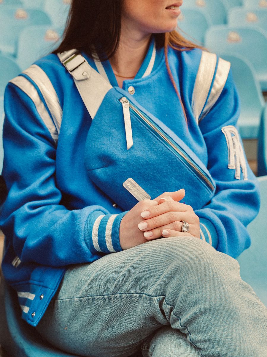 Foto-Rückansicht-Ledertasche-LaBanane-50s-leuchtend-blau-Paul-Marius-M503-Fifties-Blu