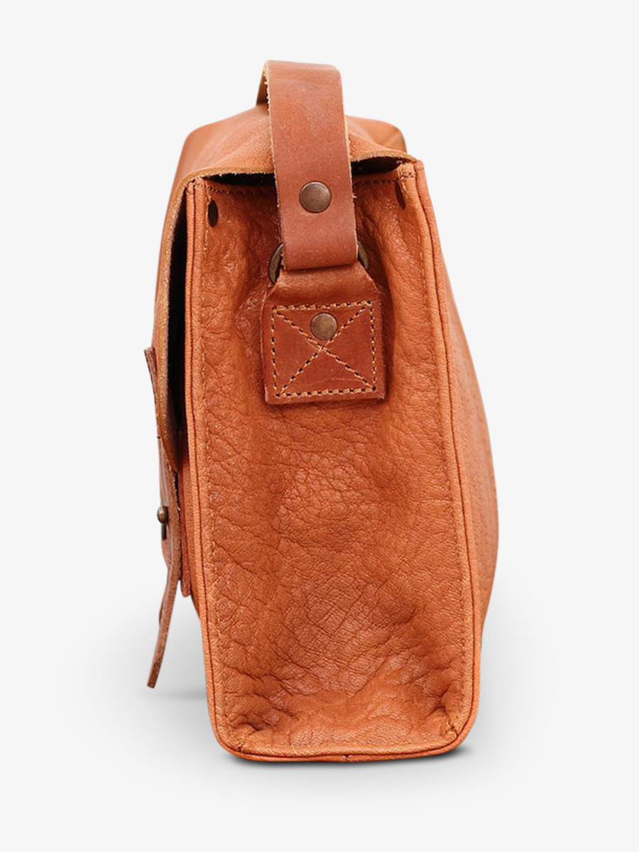 Foto-Seitenansicht-Umhängetasche-Leder-Damen-beige-lindispensable-sable-paul-marius-w08-n